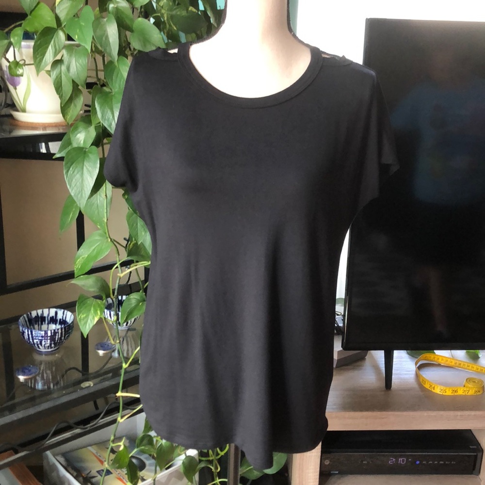 Agnes and Dora cut out neckline Tee